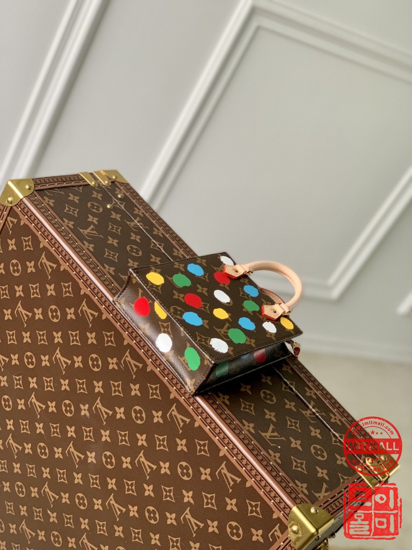 louis_vuitton_xxxxx_big_00004.jpg