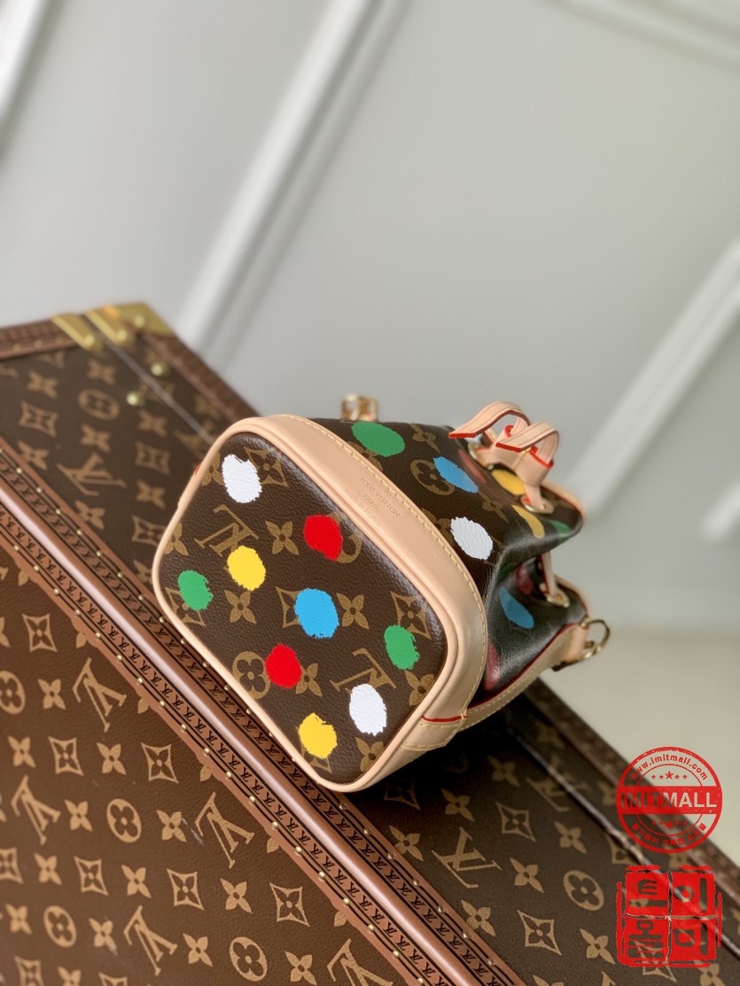 louis_vuitton_xxxxx_big_00004.jpg