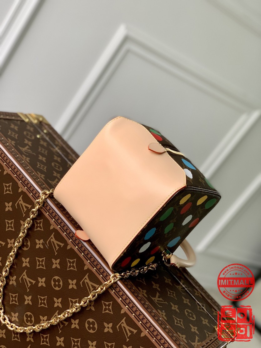 louis_vuitton_xxxxx_big_00003.jpg
