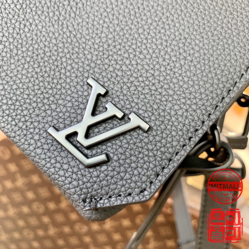 louis_vuitton_xxxxx_big_00005.jpg