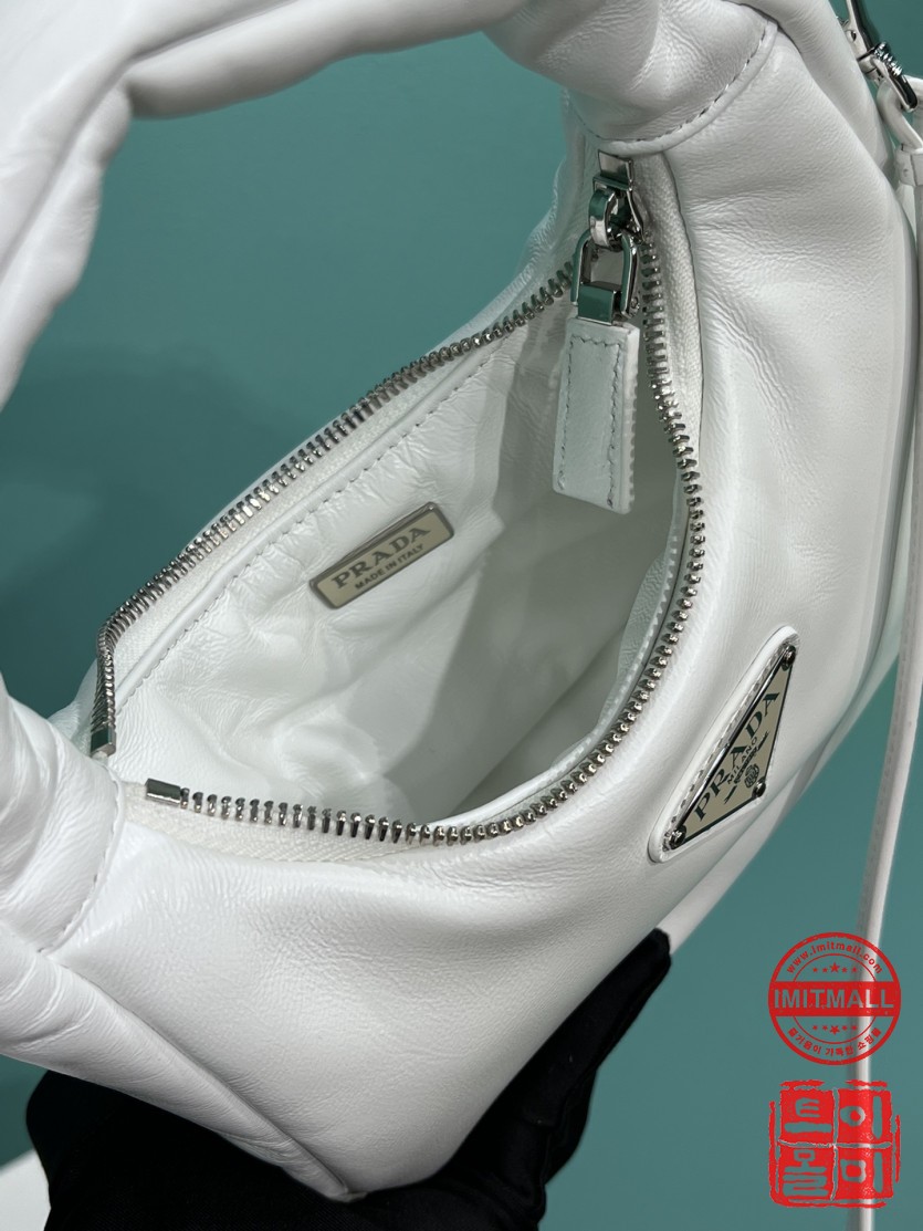 prada_xxxxx_big_00011.jpg