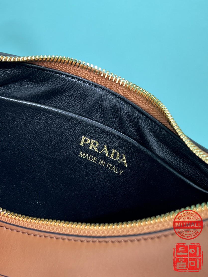 prada_xxxxx_big_00008.jpg