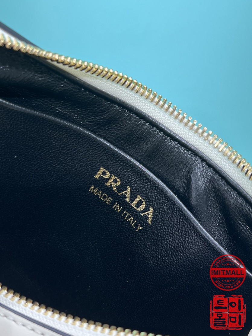 prada_xxxxx_big_00008.jpg