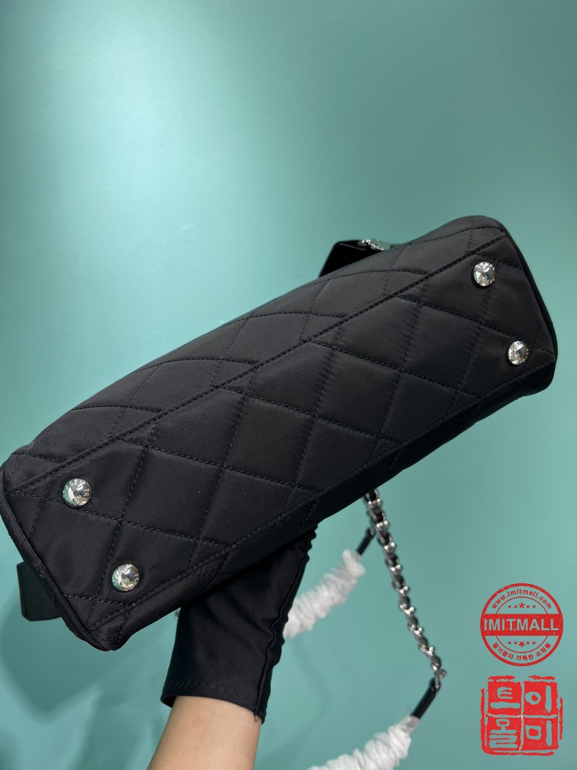 prada_xxxxx_big_00004.jpg