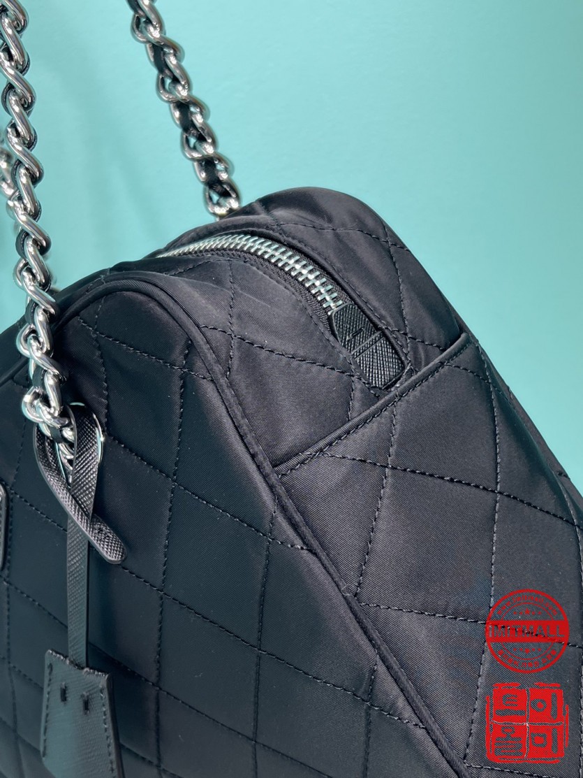 prada_xxxxx_big_00011.jpg