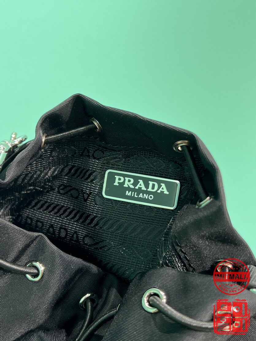 prada_xxxxx_big_00007.jpg