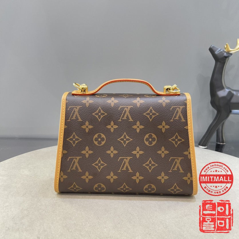 louis_vuitton_xxxxx_big_00002.jpg