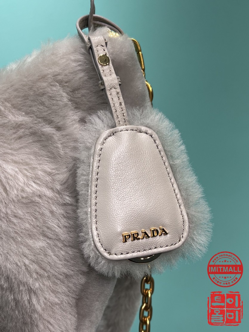 prada_xxxxx_big_00007.jpg