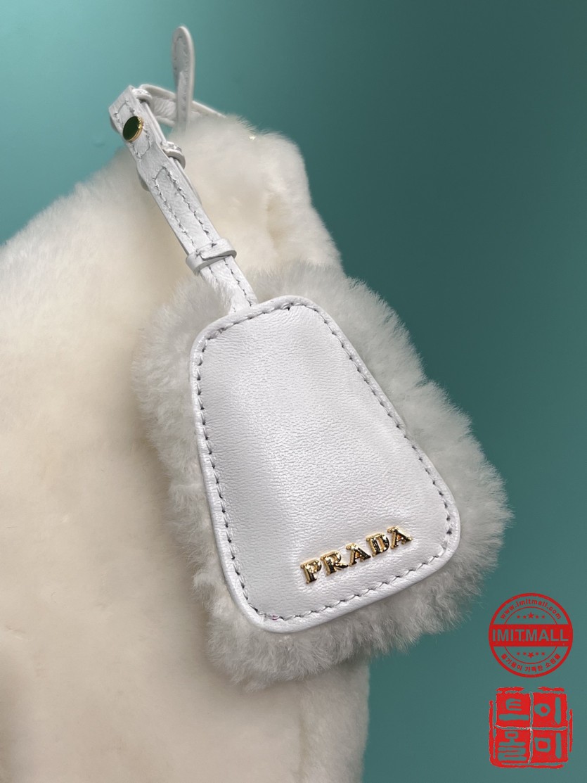 prada_xxxxx_big_00015.jpg