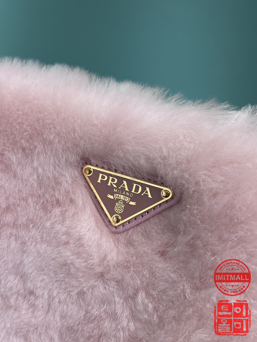 prada_xxxxx_big_00005.jpg