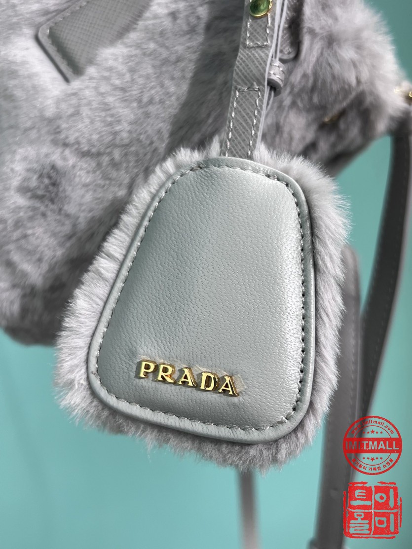 prada_xxxxx_big_00007.jpg