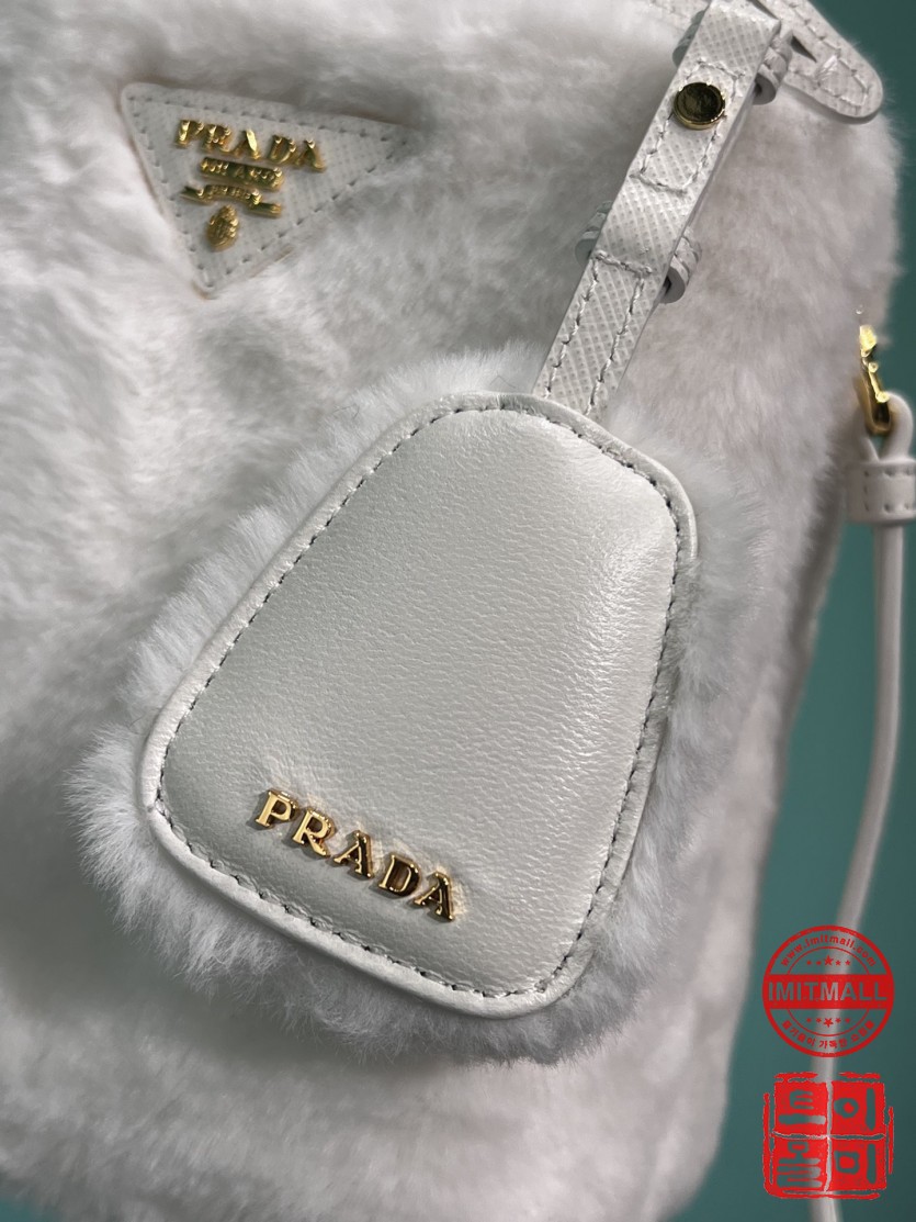 prada_xxxxx_big_00006.jpg