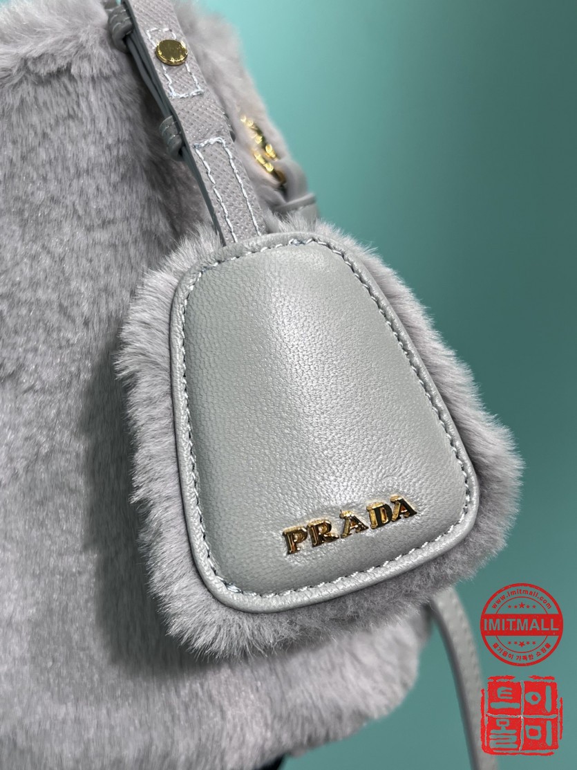 prada_xxxxx_big_00005.jpg