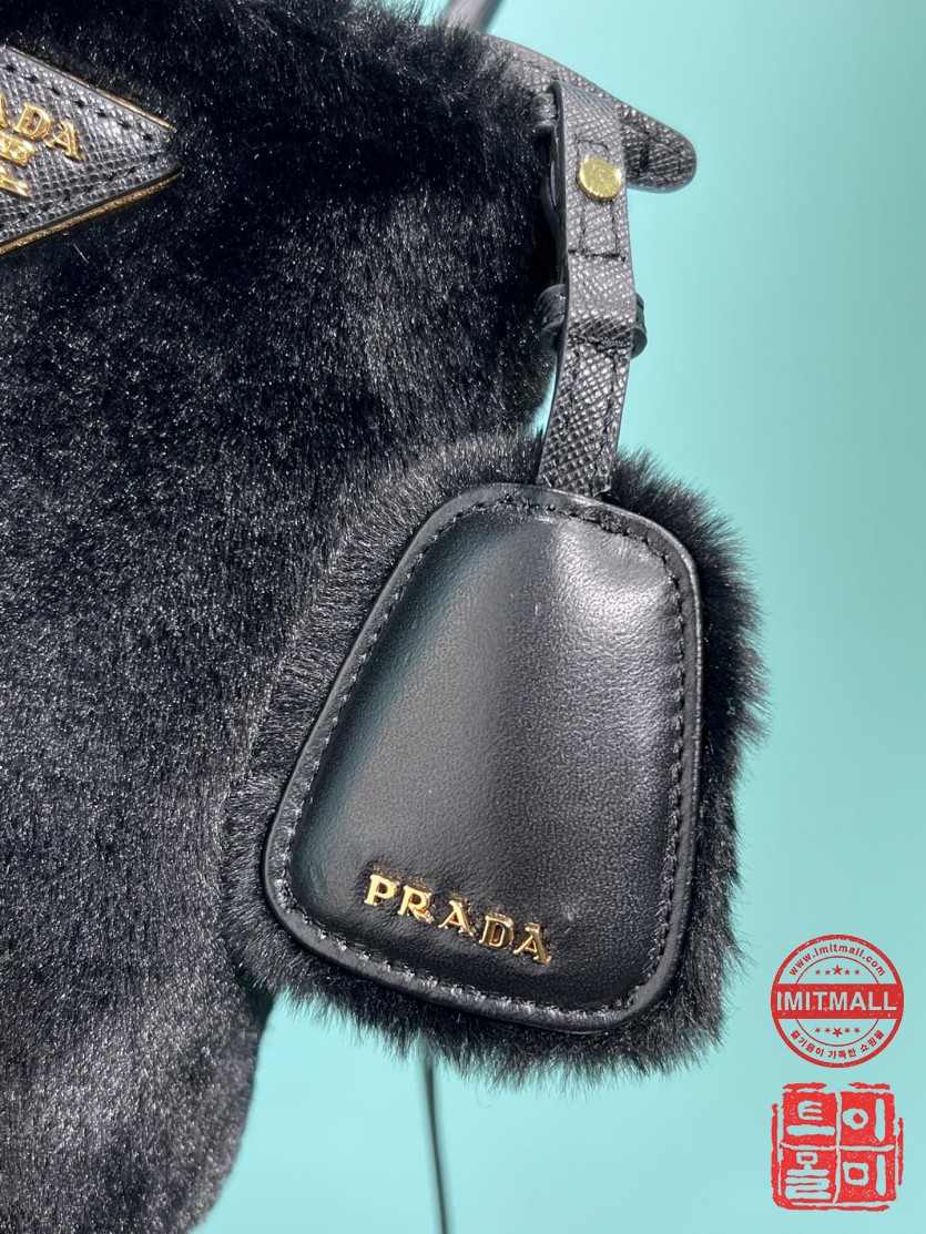 prada_xxxxx_big_00006.jpg