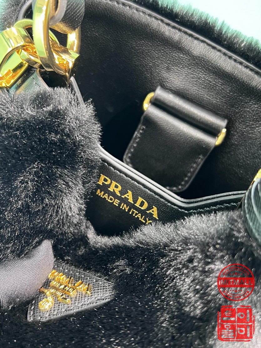 prada_xxxxx_big_00012.jpg