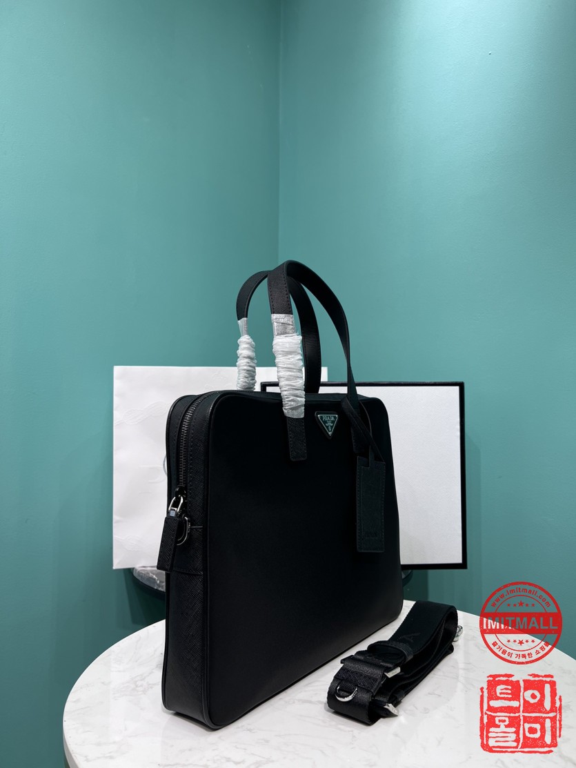 prada_xxxxx_big_00002.jpg