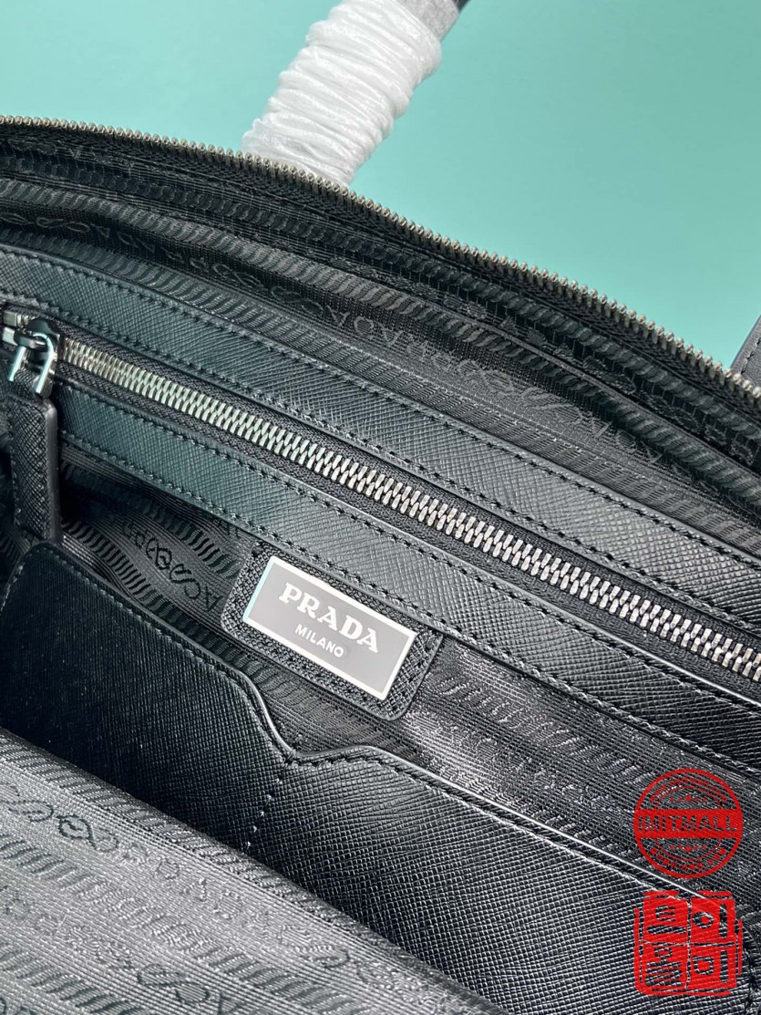 prada_xxxxx_big_00007.jpg