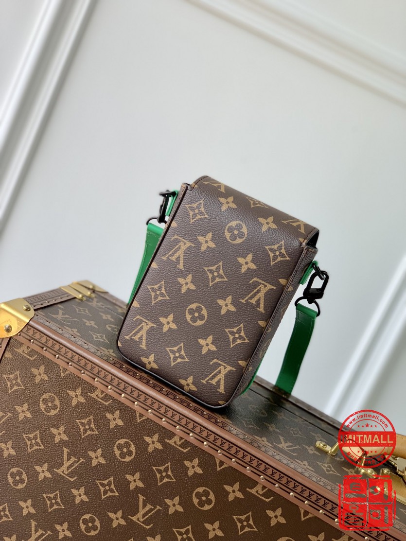 louis_vuitton_xxxxx_big_00004.jpg