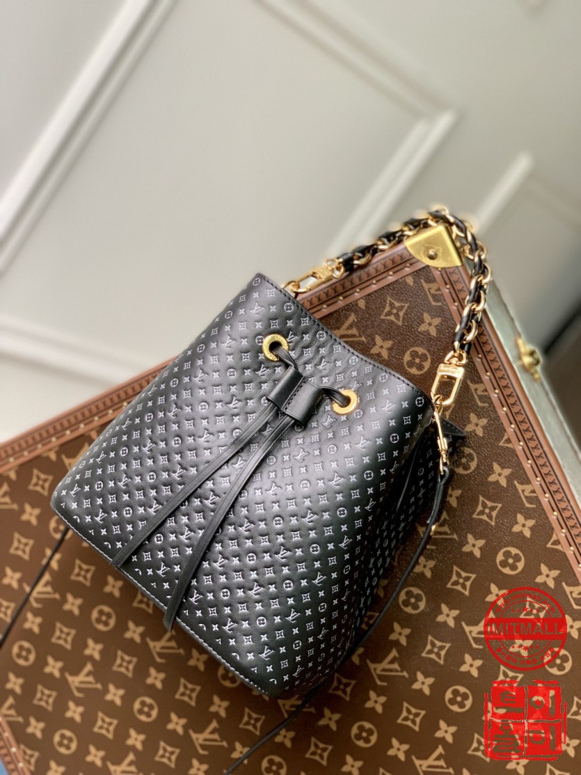 louis_vuitton_xxxxx_big_00009.jpg