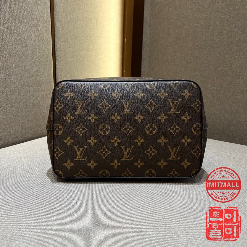 louis_vuitton_xxxxx_big_00005.jpg