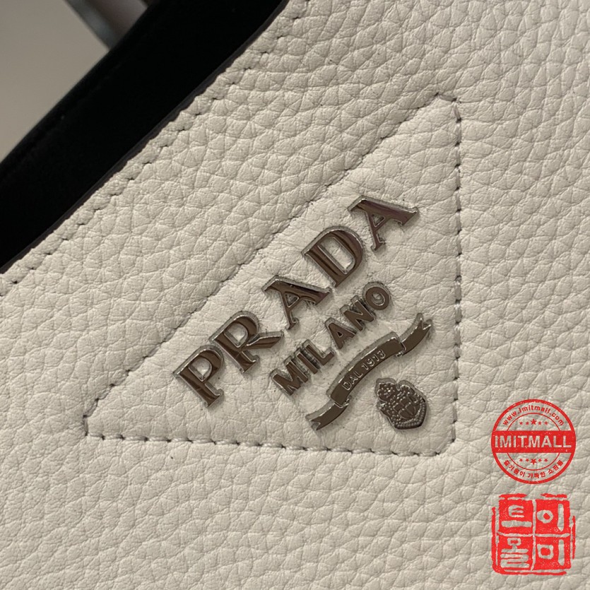 prada_xxxxx_big_00003.jpg