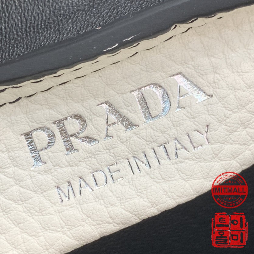 prada_xxxxx_big_00017.jpg