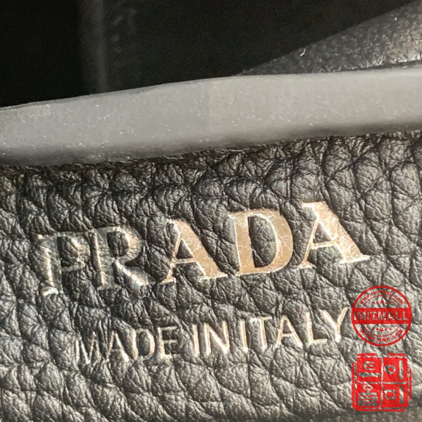 prada_xxxxx_big_00008.jpg