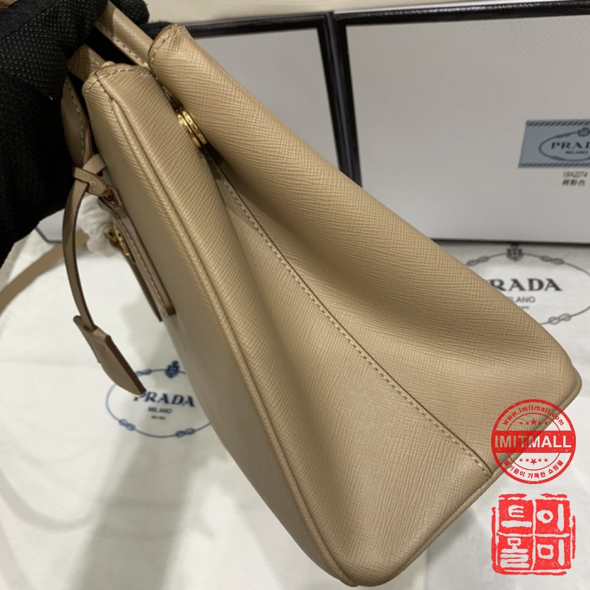 prada_xxxxx_big_00003.jpg