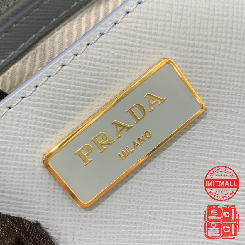 prada_xxxxx_big_00016.jpg