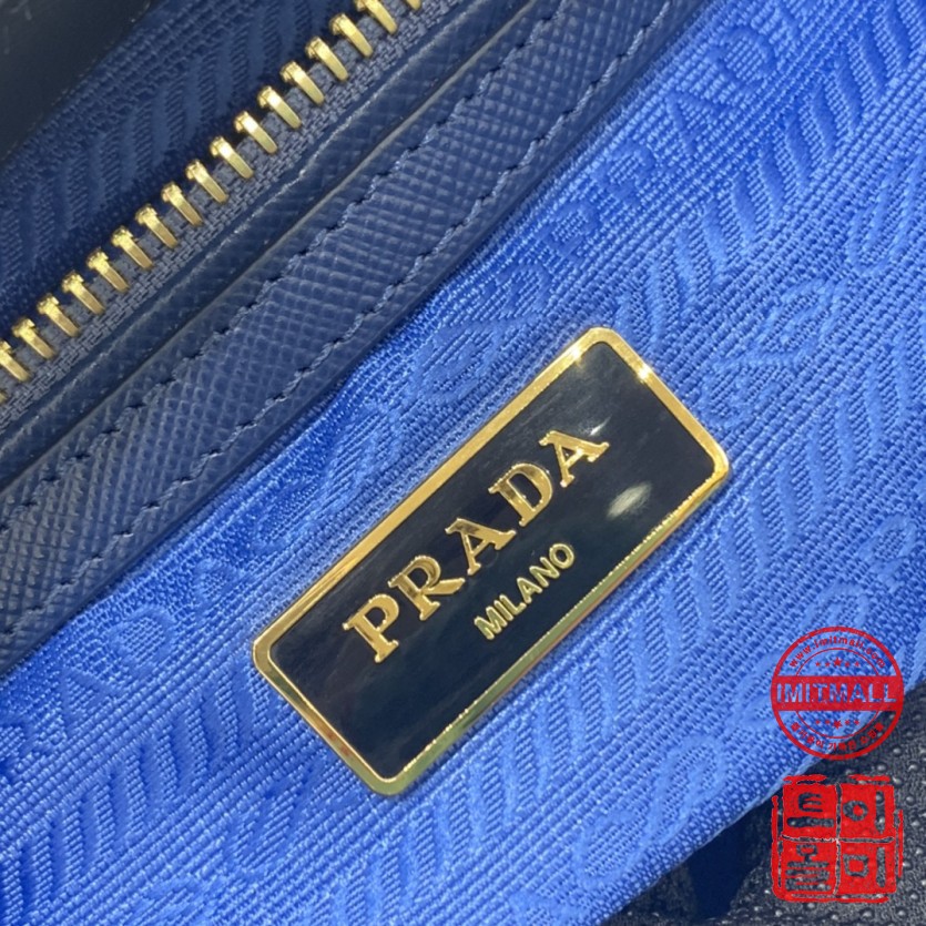 prada_xxxxx_big_00008.jpg