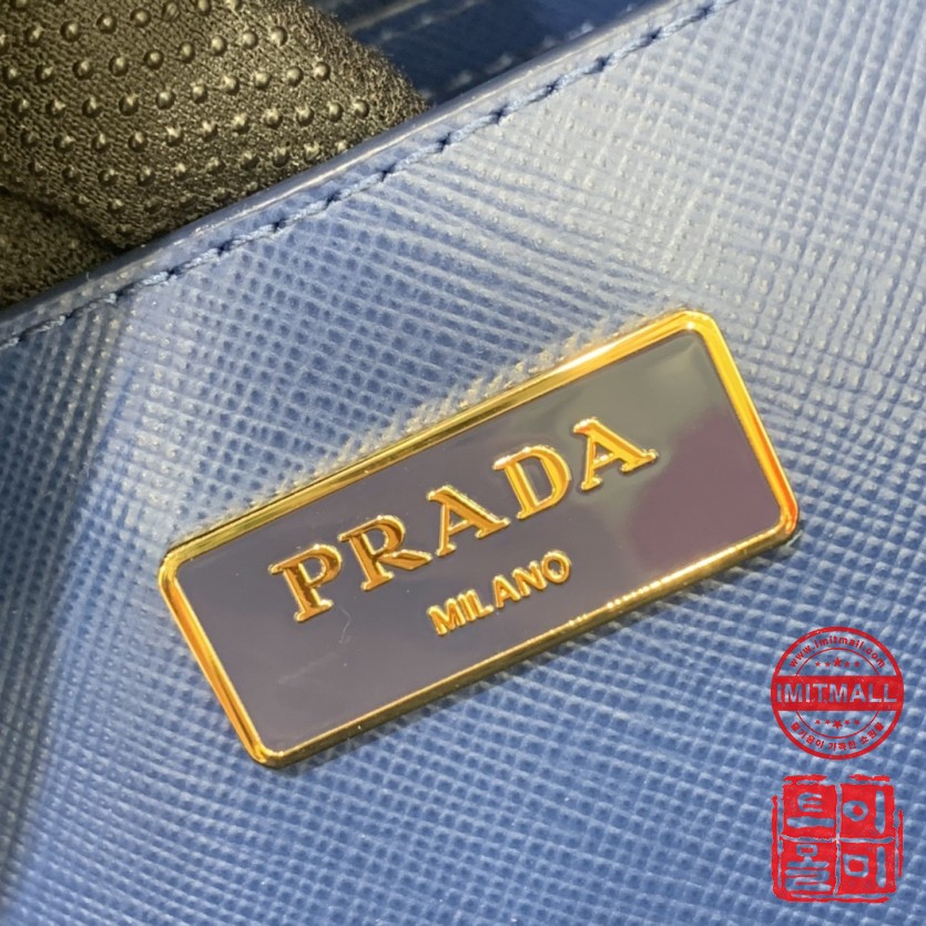 prada_xxxxx_big_00016.jpg