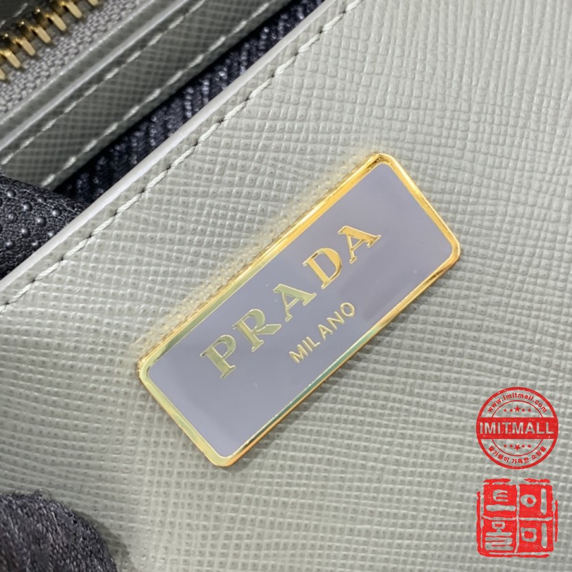 prada_xxxxx_big_00016.jpg