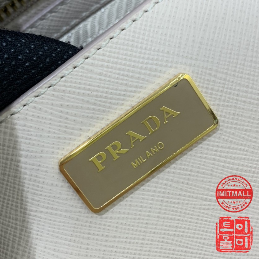 prada_xxxxx_big_00015.jpg