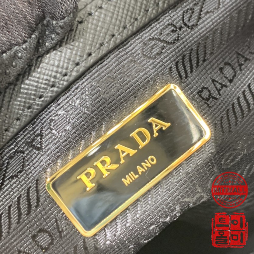 prada_xxxxx_big_00008.jpg