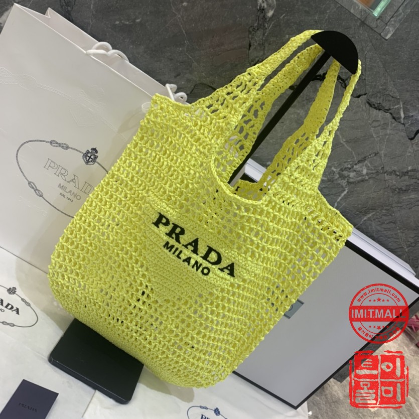 prada_xxxxx_big_00002.jpg