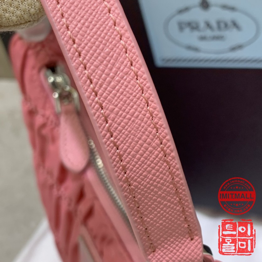 prada_xxxxx_big_00005.jpg