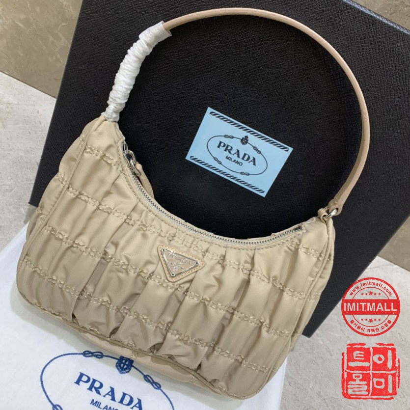 prada_xxxxx_big_00002.jpg