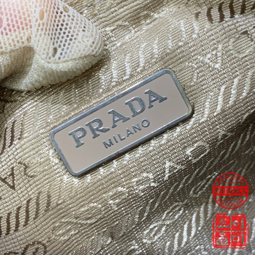 prada_xxxxx_big_00007.jpg