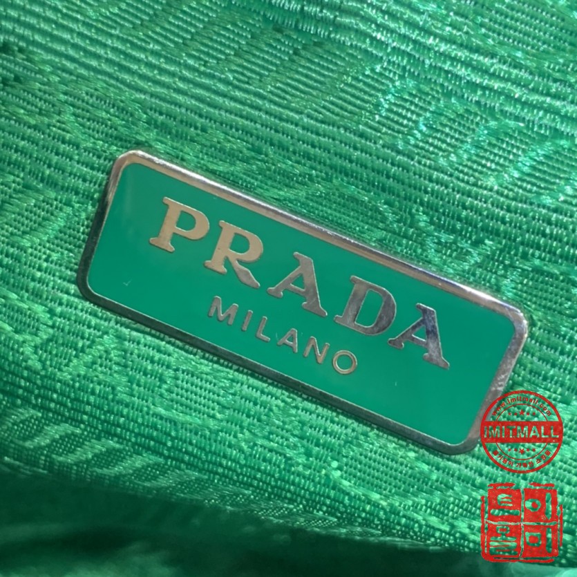 prada_xxxxx_big_00005.jpg