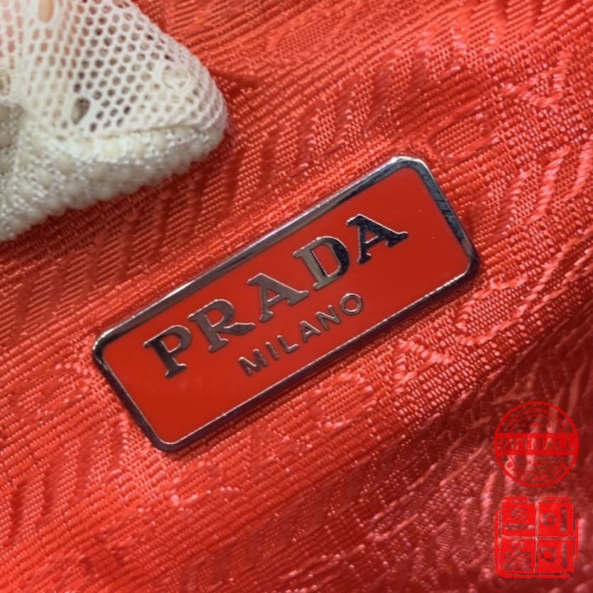 prada_xxxxx_big_00005.jpg