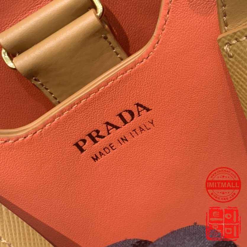 prada_xxxxx_big_00003.jpg