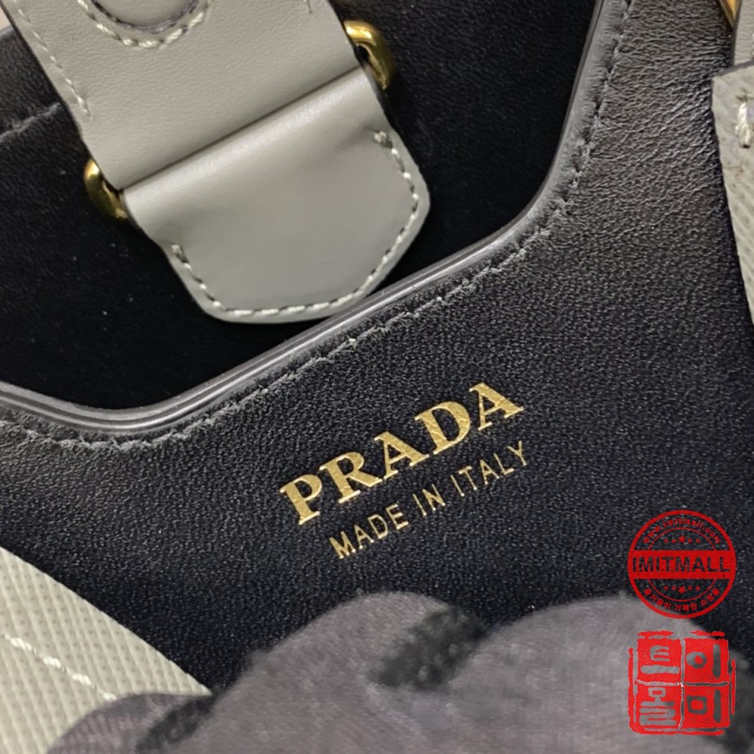 prada_xxxxx_big_00006.jpg