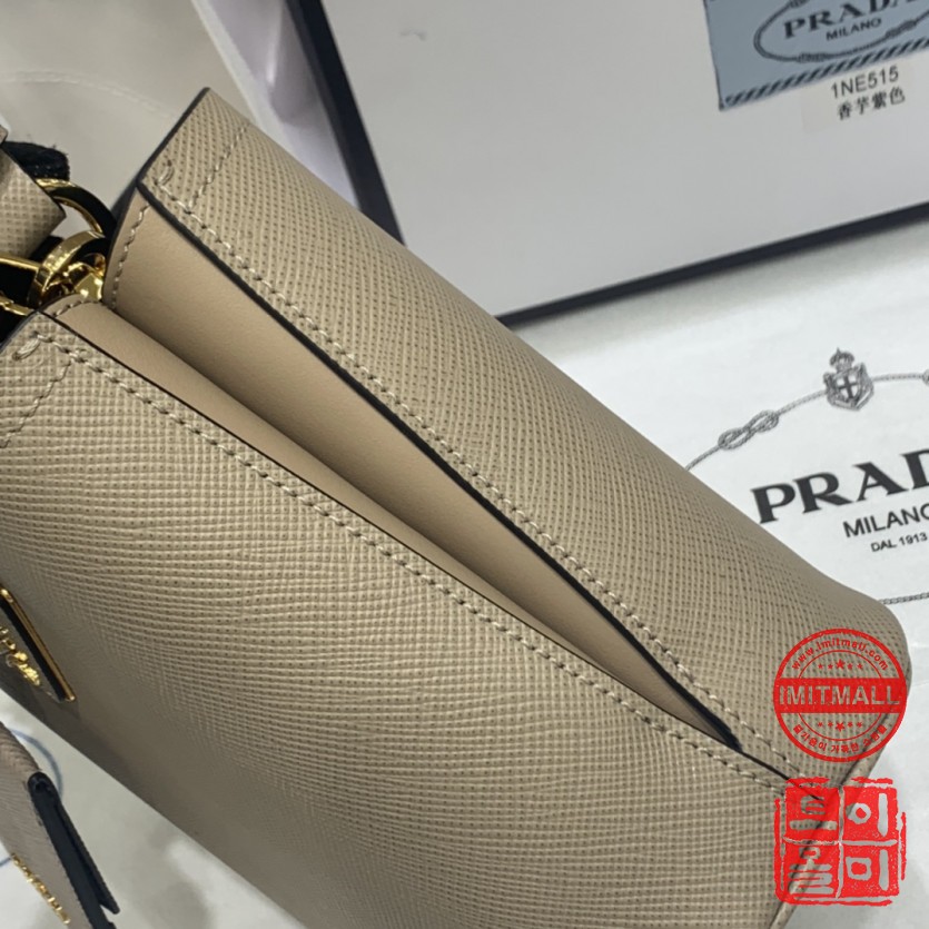 prada_xxxxx_big_00007.jpg