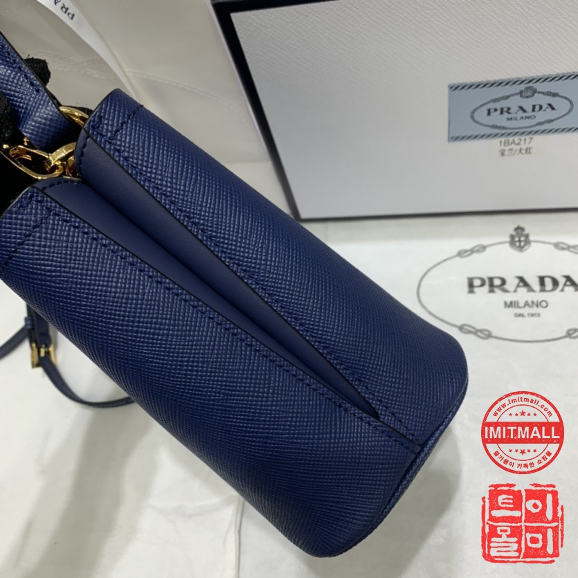 prada_xxxxx_big_00005.jpg