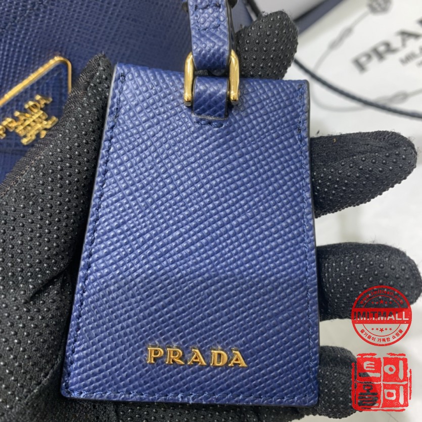 prada_xxxxx_big_00007.jpg