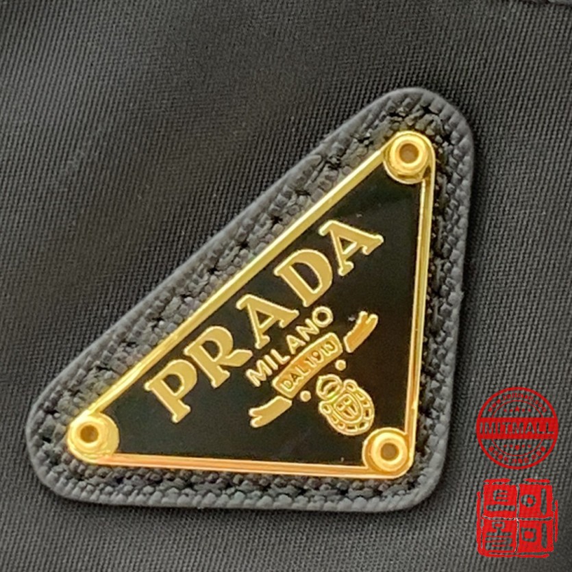 prada_xxxxx_big_00002.jpg