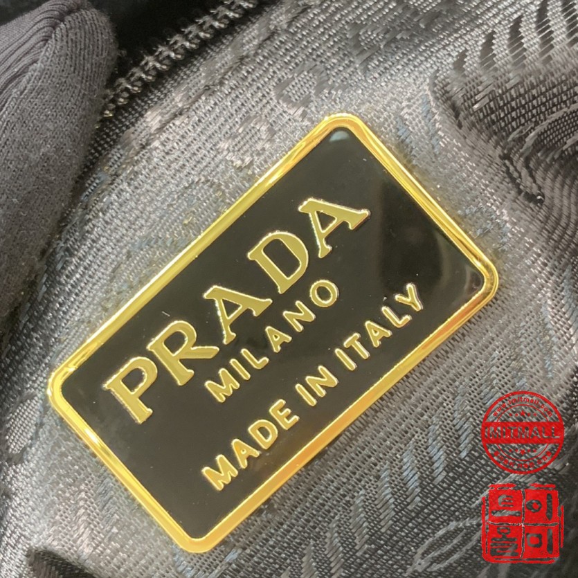 prada_xxxxx_big_00005.jpg