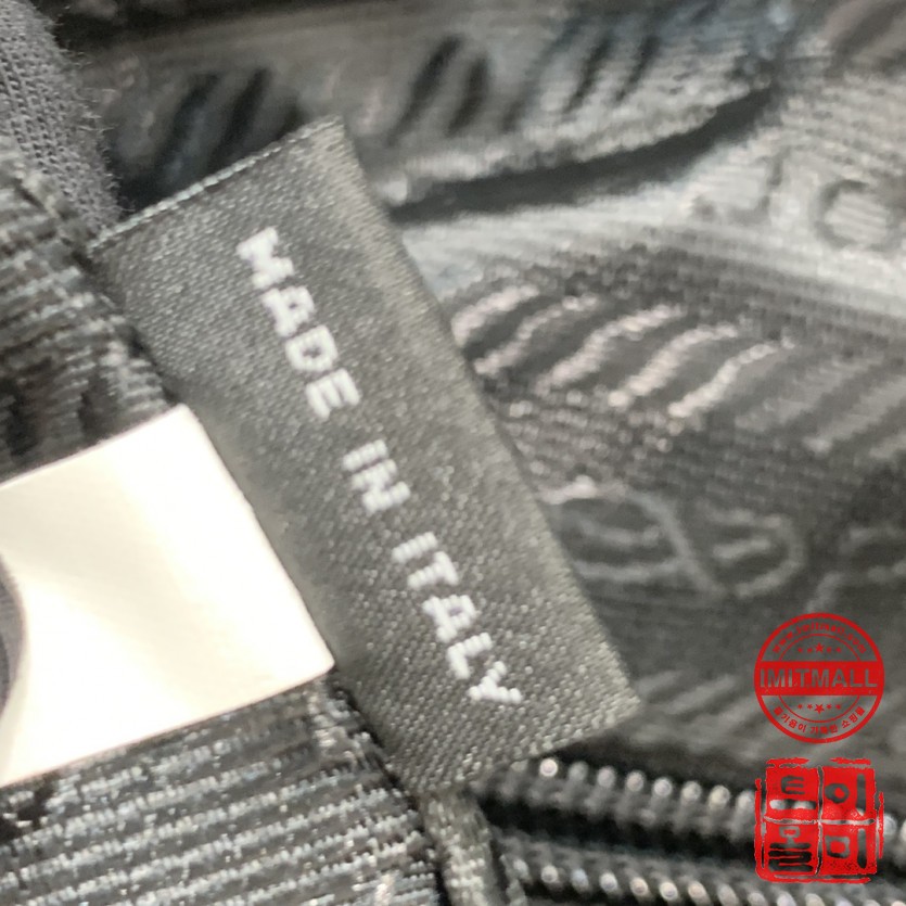 prada_xxxxx_big_00006.jpg