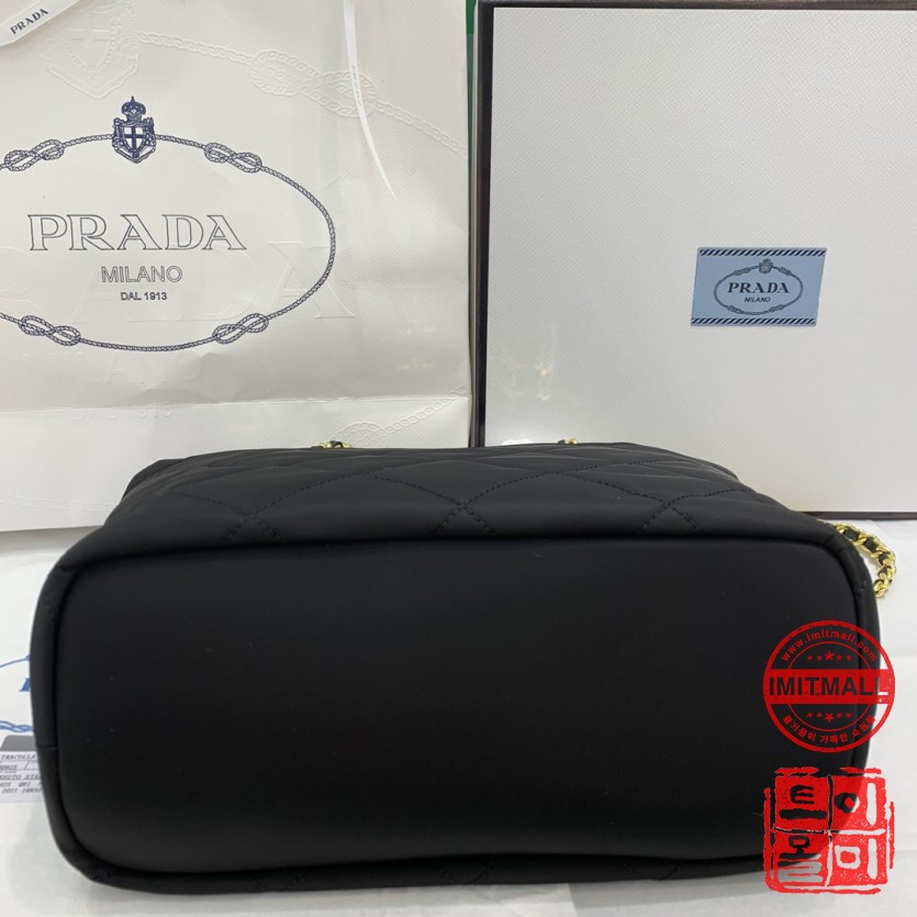 prada_xxxxx_big_00006.jpg