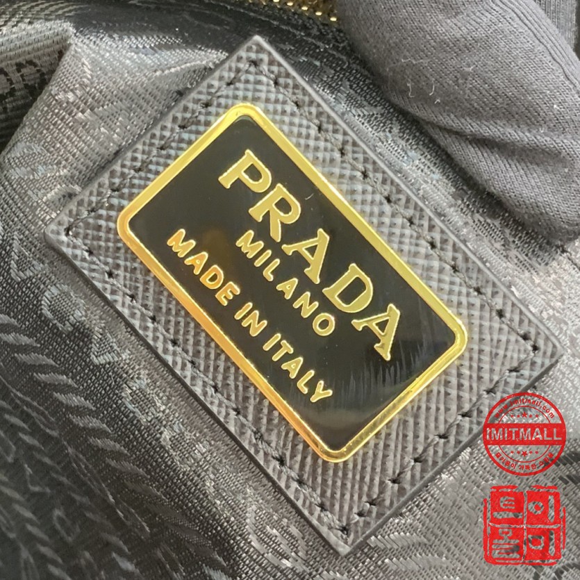 prada_xxxxx_big_00007.jpg